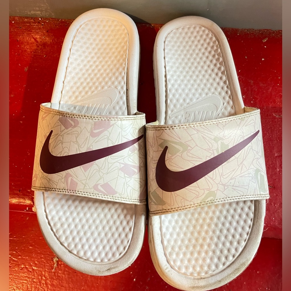 nike women’s slides - Picture 2 of 4